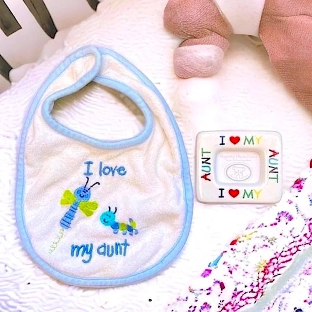 ESPECIALLY FOR BABY White Bib I Love My Aunt and Ceramic Magnetic Photo Frame